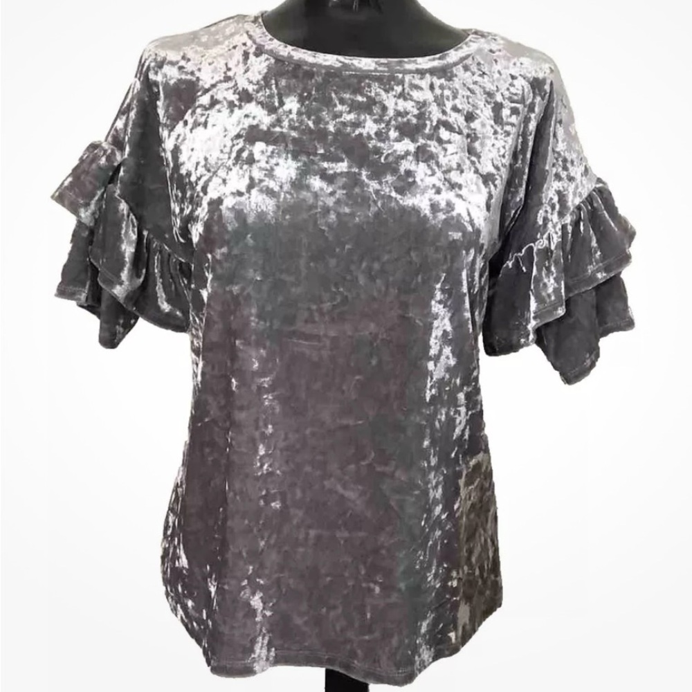 Mossimo women’s gray short sleeve crushed velvet shirt with ruffled sleeves. XL